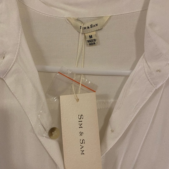 Sim & Sam Lightweight Button Down Top - Picture 2 of 3